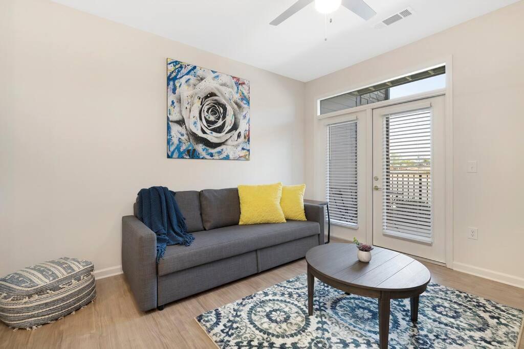 Stylish New Condo In 康科德 外观 照片